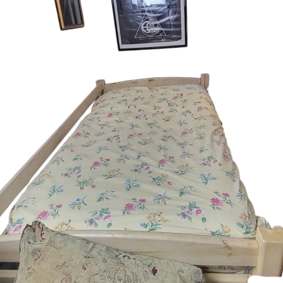 Vintage Springs Yellow Red Blue Floral Sheet Queen - Picture 2 of 3